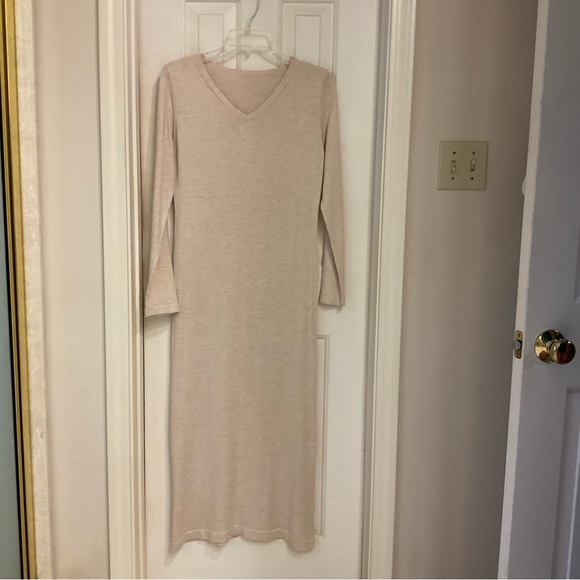 Sweater dress, long and lean, v-neck, oatmeal color, long sleeve, soft, Sz Small - Picture 2 of 8